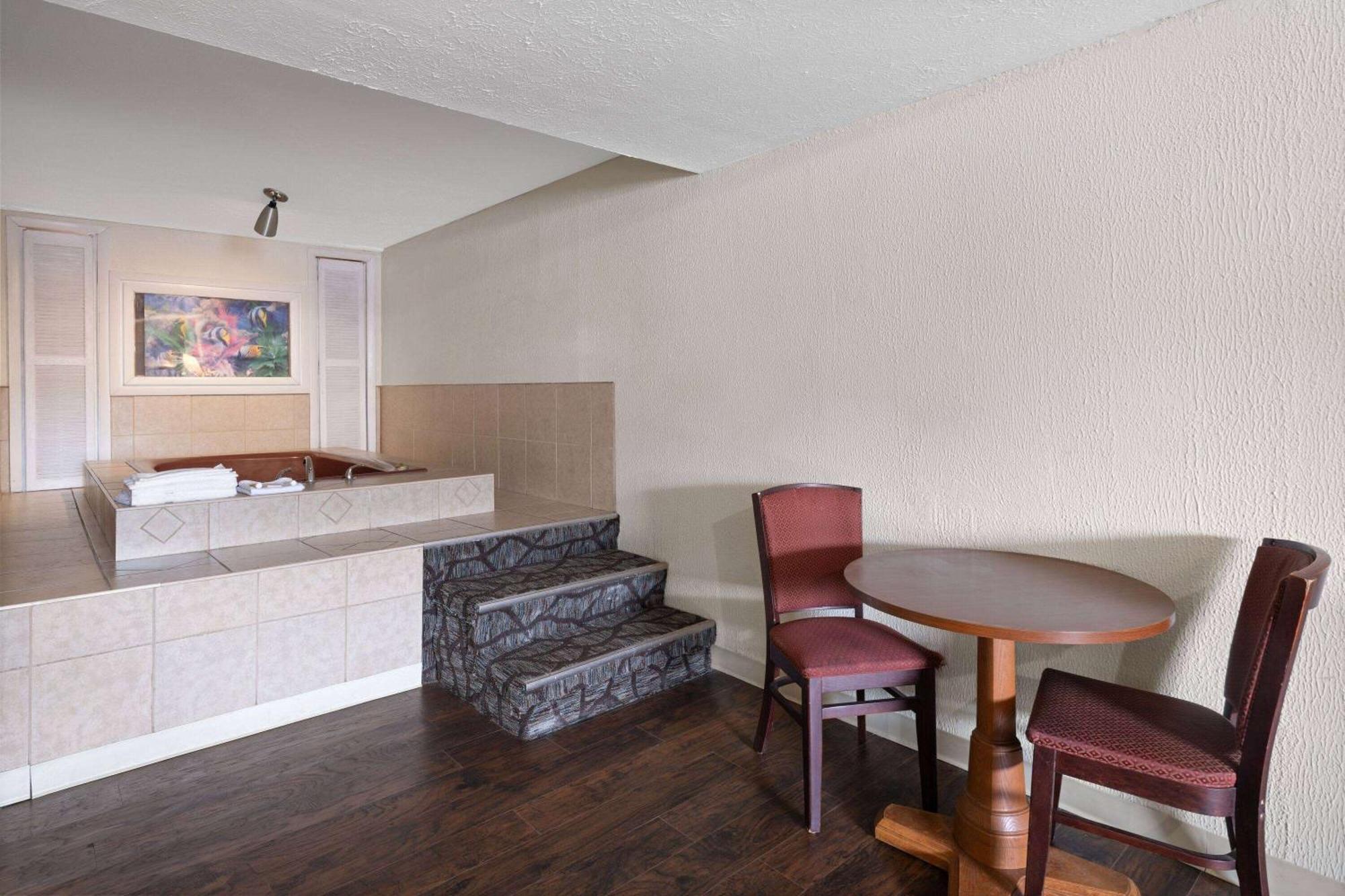 Super 8 By Wyndham Youngstown Girard ภายนอก รูปภาพ